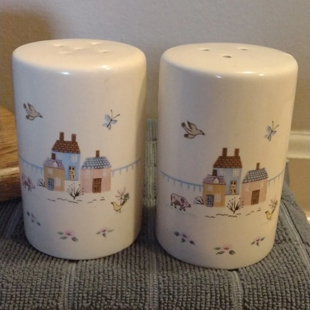 Salt & Pepper Small Cottages Themed Shakers Set with Wooden Napkin Holder - Picture 4 of 7